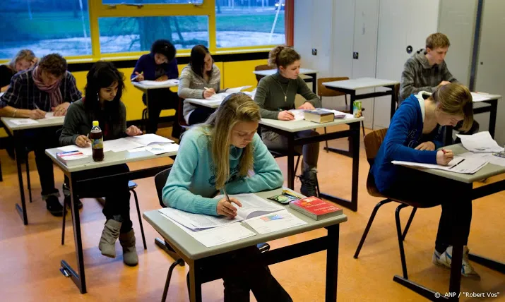 dinsdag waarschijnlijk besluit over schoolexamens