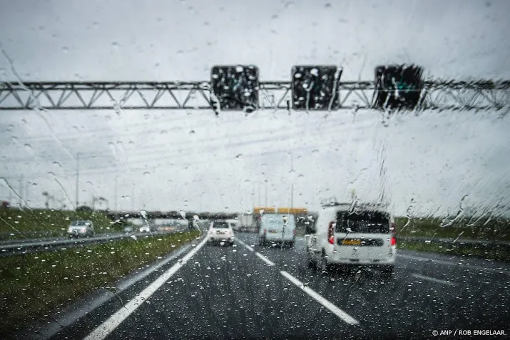 dinsdag zware avondspits verwacht door regen