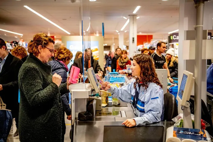directeur albert heijn zorgpersoneel krijgt voorrang