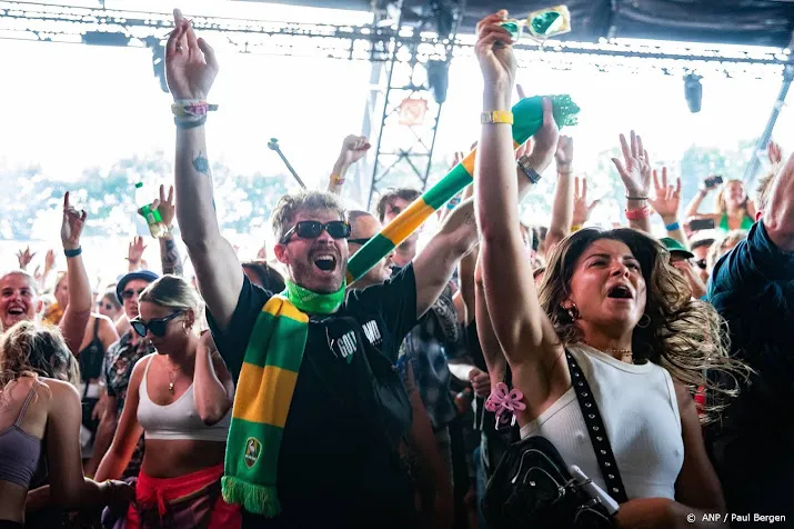 directeur lowlands tevreden iedereen vierde dat het weer mocht