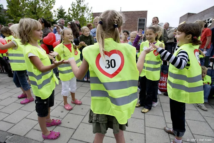 directeur swov maximaal 15 km u op straten zonder voetpad