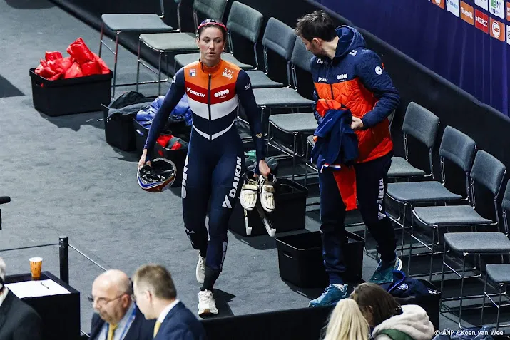 diskwalificatie schulting op 500 meter velzeboer wel naar finale