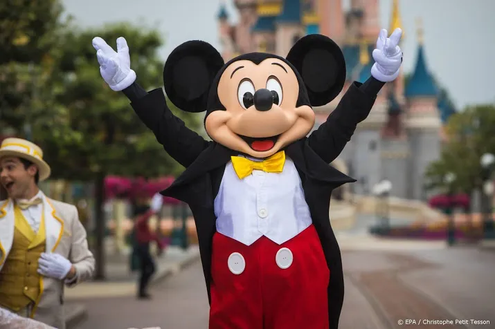 disney gaat 28 000 medewerkers pretparken vs ontslaan