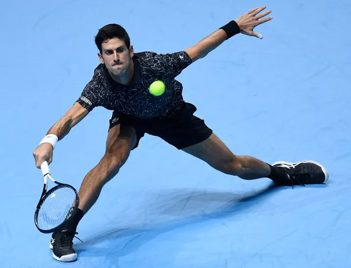 djokovic eenvoudig naar eindstrijd in londen