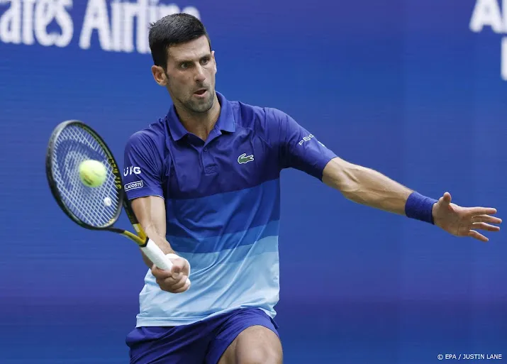 djokovic keert terug in parijs met zege in dubbelspel