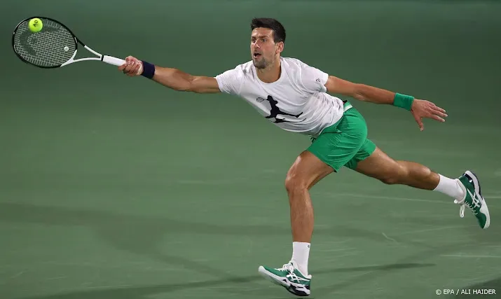 djokovic keert terug op de tennisbaan met zege op musetti