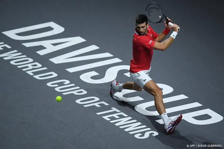 djokovic met servie naar laatste vier daviscup finals