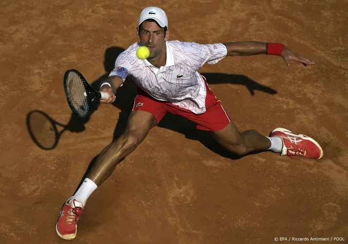 djokovic na zege in drie sets naar laatste vier in rome