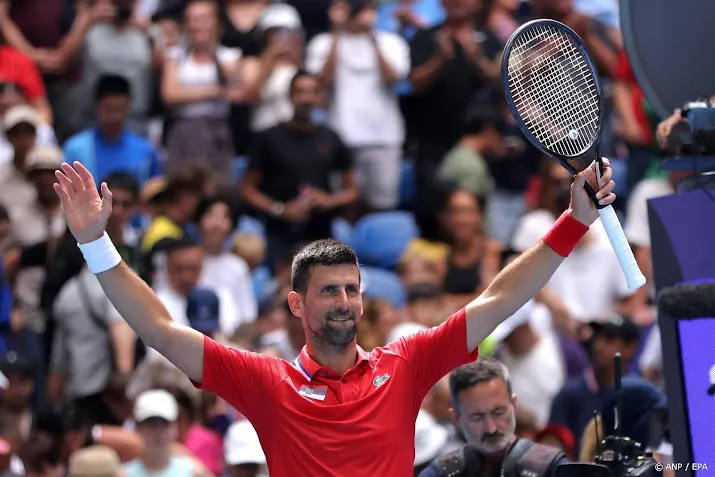 djokovic ondanks pijnlijke pols met servie naar kwartfinale