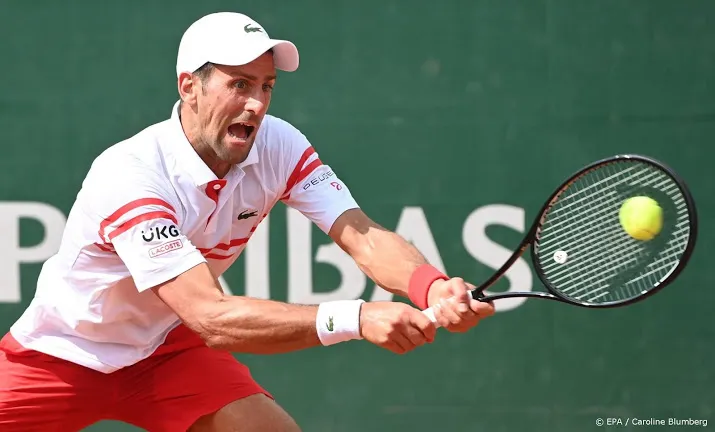 djokovic overtuigend naar derde ronde op roland garros
