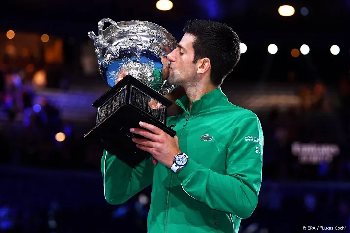 djokovic staat ook bij ceremonie stil bij overlijden bryant