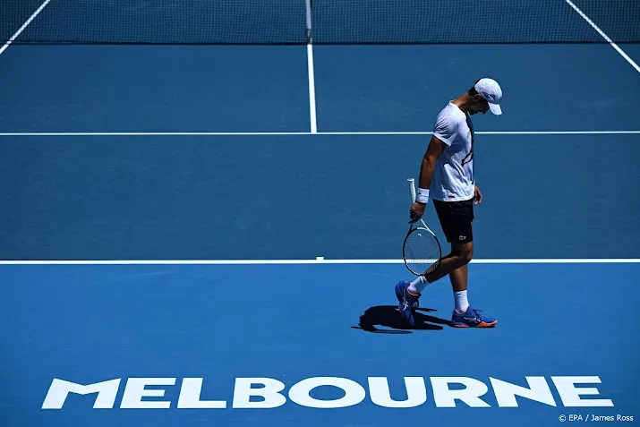 djokovic stopt trainingswedstrijd tegen medvedev uit voorzorg