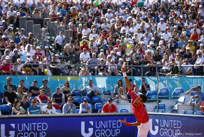 djokovic trakteert publiek op snelle zege in eigen tennistoernooi