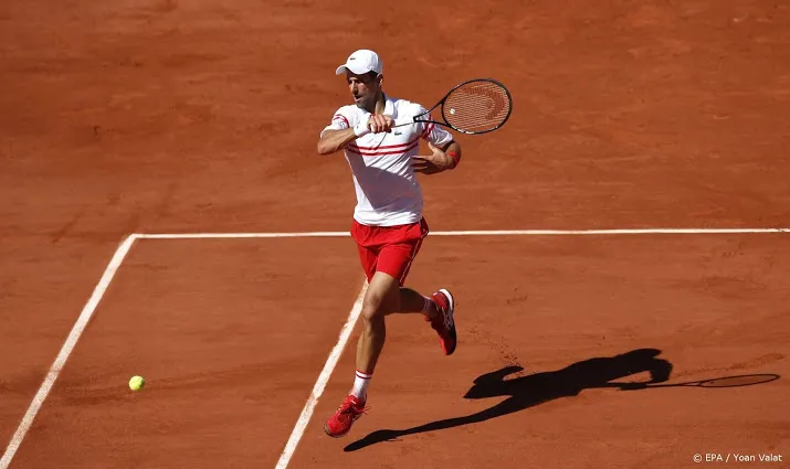 djokovic verslaat tsitsipas in parijs en pakt 19e grandslamtitel