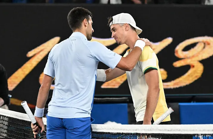 djokovic worstelt zich naar tweede ronde australian open