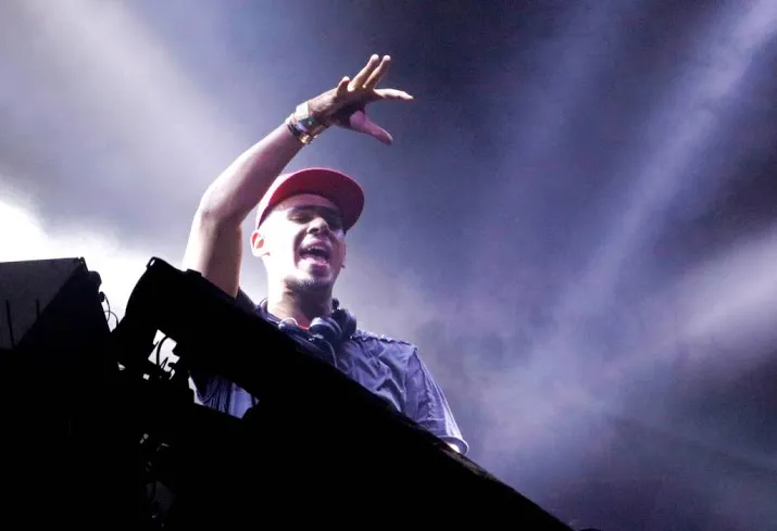 djs vliegen heen en weer voor flying dutch