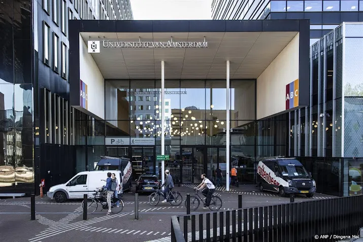 docenten uva geven her en der wat onlinecolleges