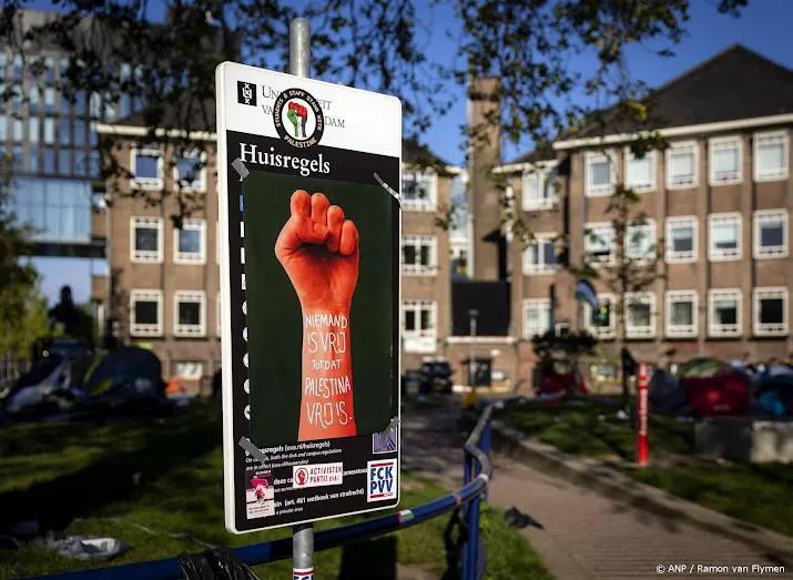 docenten uva in actie op roeterseiland als steun aan studenten