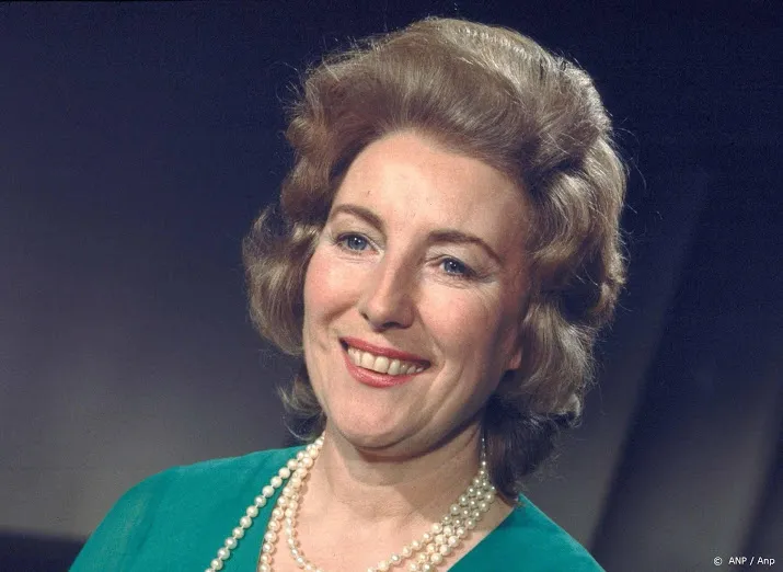 dochter vera lynn naar ceremonie brunssum