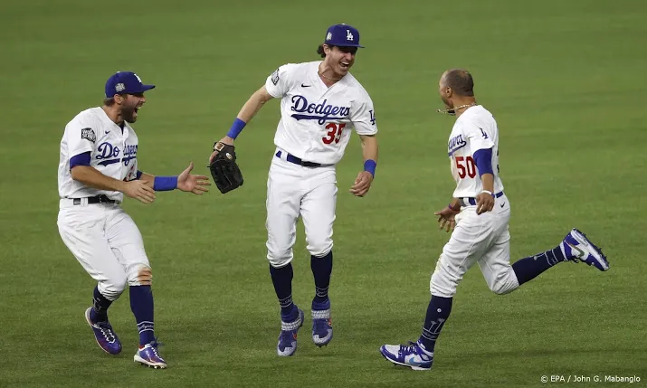 dodgers winnen voor het eerst in 32 jaar weer honkbaltitel