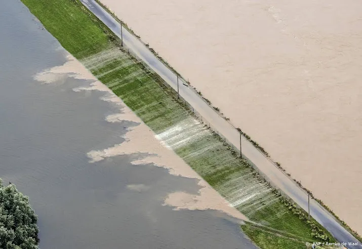 doek gevallen voor meerssen papier na overstromingen