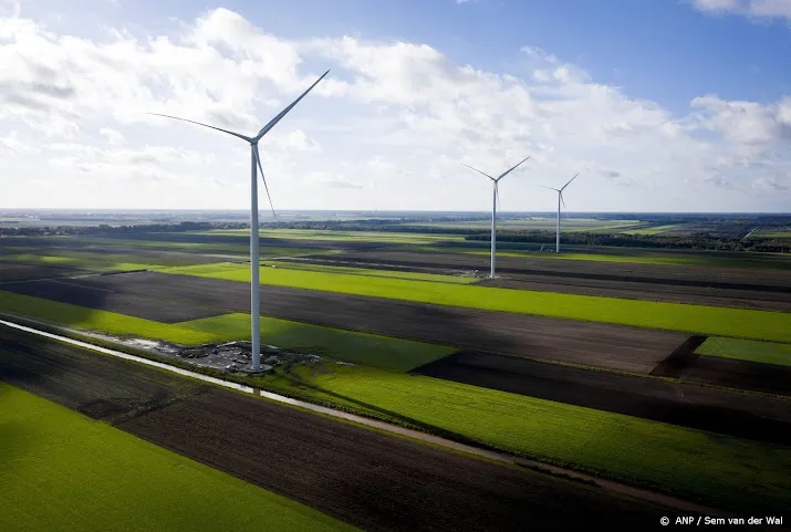 doel voor windmolens en zonnepanelen op land in zicht volgens pbl