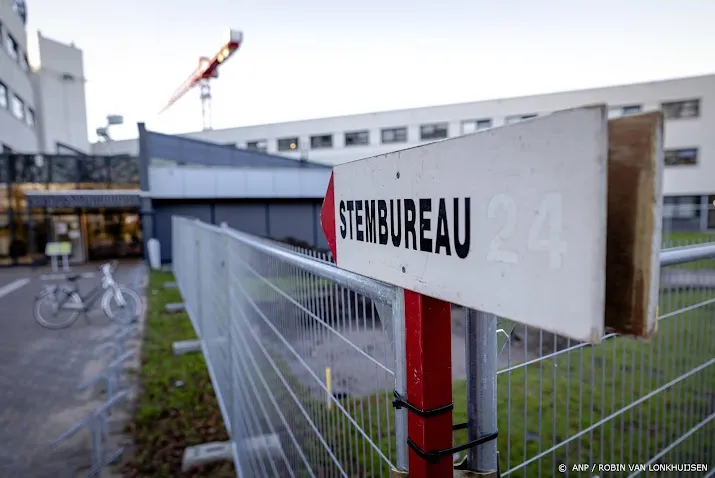 doen lef en zwarte piet is zwart doen gooi naar gemeenteraad