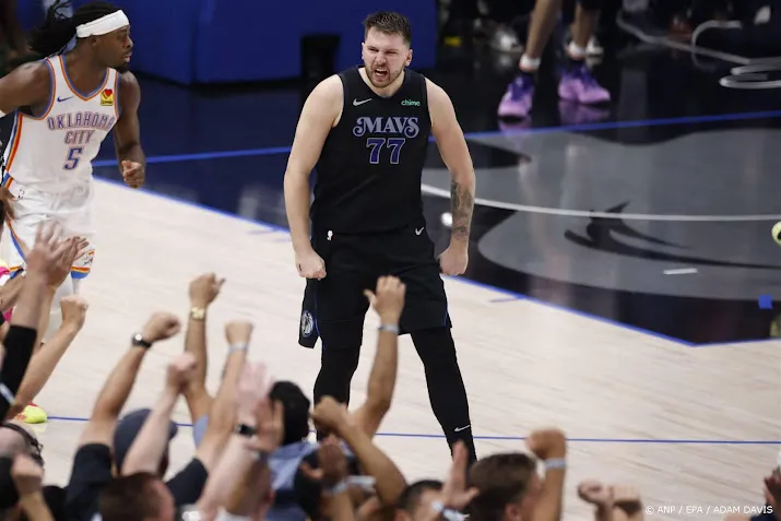doncic leidt basketballers mavericks naar halve finale play offs