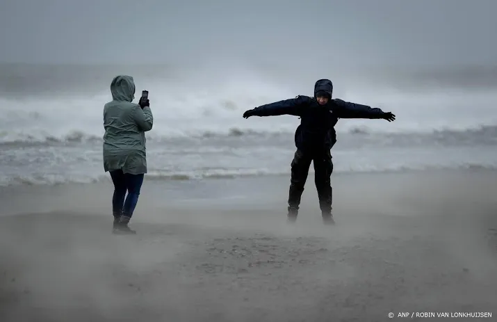 donderdag kans op storm mogelijk windstoten tot 115 km uur