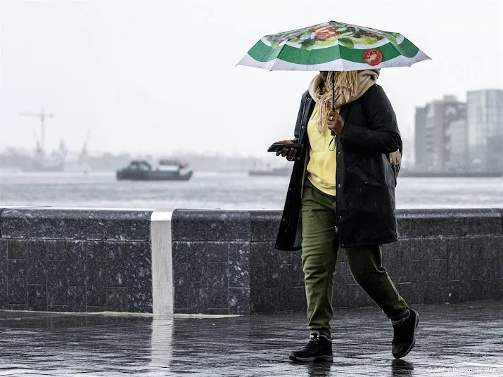 donderdagavond code oranje in hele land om storm behalve limburg