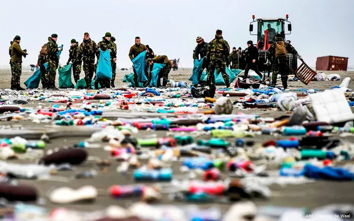 door storm van dinsdag meer rommel op wadden