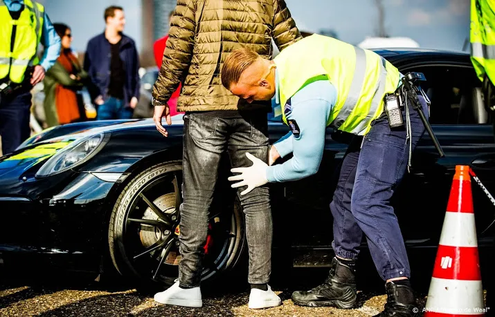 dordrecht gaat preventief fouilleren in zes wijken op wapens