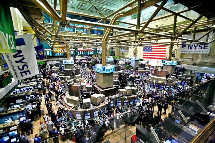 dow jonesindex sluit boven de 25 000 punten
