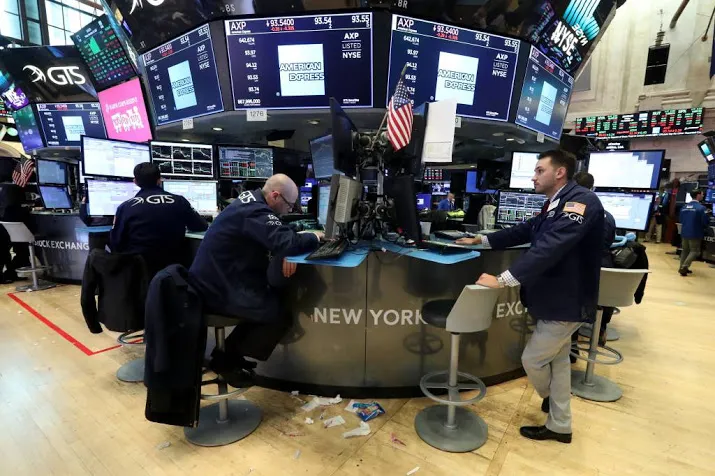 dow sluit voor het eerst boven 24 000 punten