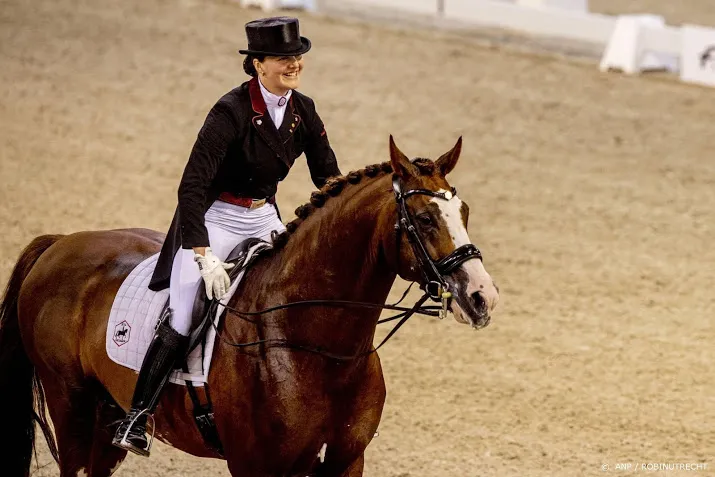 dressuurruiters van baalen en zweistra op indoor brabant