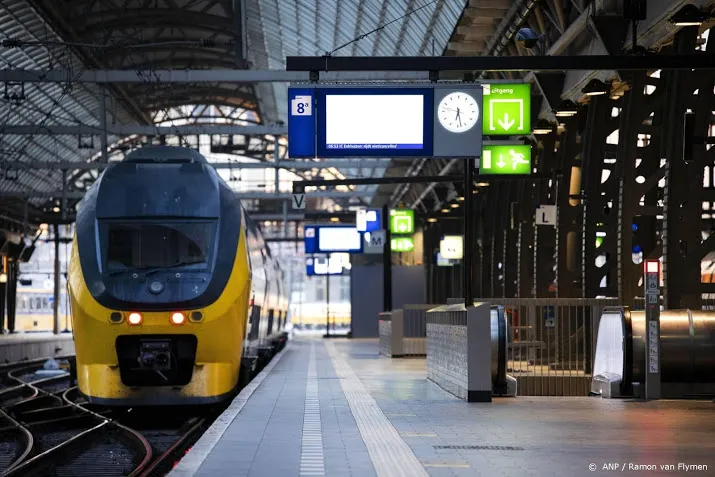 drie keer minder ov reizen dan normaal tijdens coronacrisis