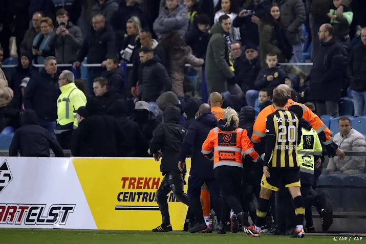 drie mensen aangehouden na wedstrijd vitesse feyenoord