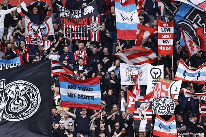 drie mensen aangehouden rondom psv ajax voor bier gooien