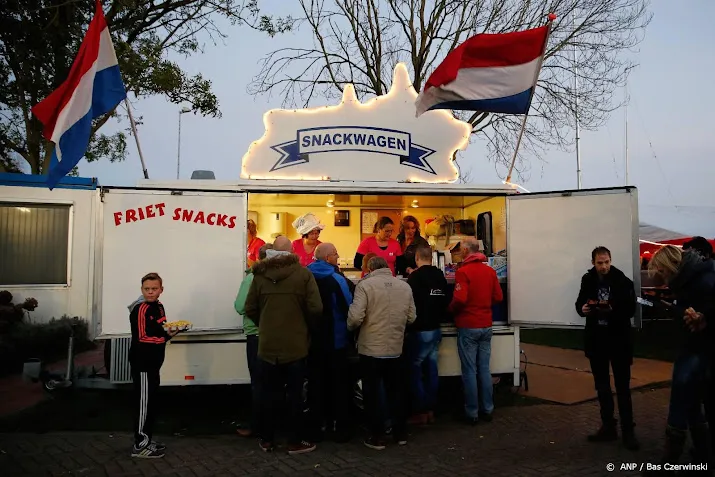 drie mensen aangehouden voor stelen van frietkar