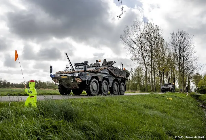 drie nederlandse militairen gewond tijdens oefening in duitsland
