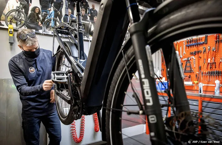 drie op de tien nederlanders rijden op elektrische fiets