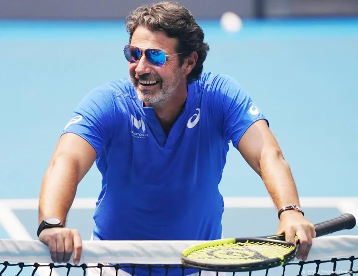 drie topspelers in toernooi op tennisacademie coach mouratoglou