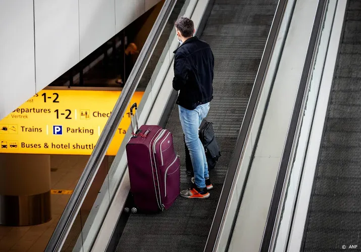 driekwart minder reizigers in augustus op schiphol door crisis