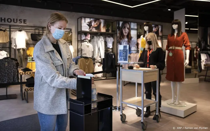 driekwart nederlanders wil eerder af van mondkapjesplicht