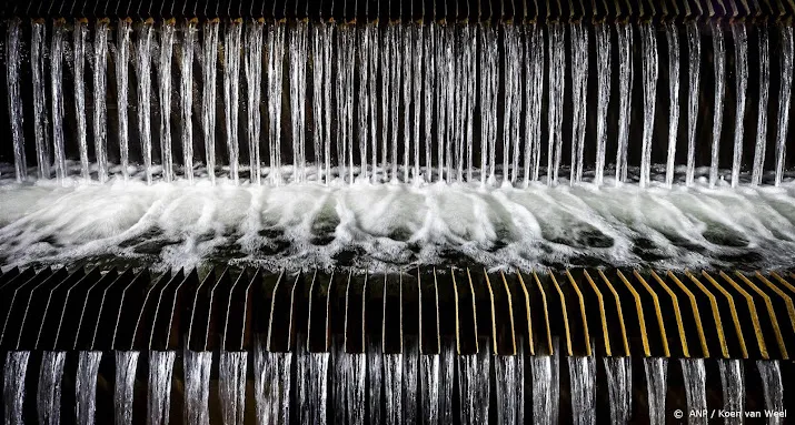 drinkwaterbedrijf dunea stopt inname uit maas vanwege vervuiling