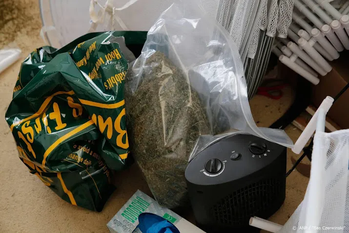 drugs cashgeld en wapens gevonden bij inval baarle nassau