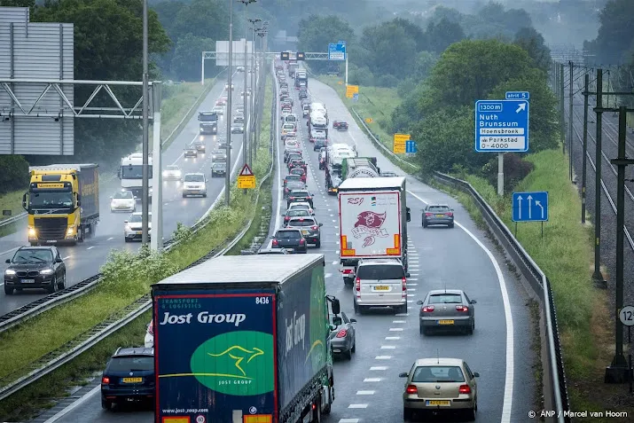 drukke avondspits verwacht vanwege overtrekkende onweersbuien