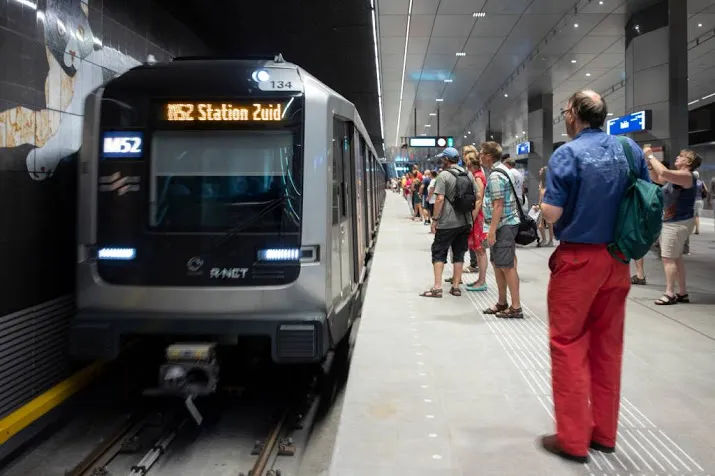 drukke eerste dag voor noord zuidlijn