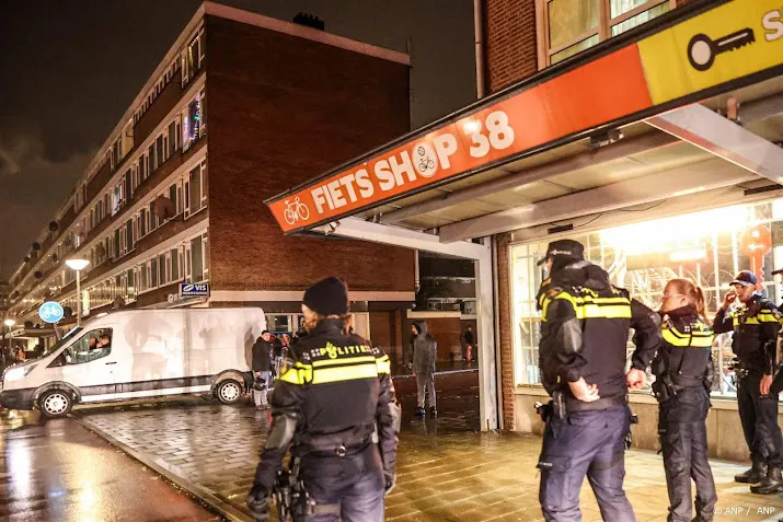 drukke jaarwisseling in amsterdam met vijf keer inzet me