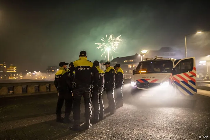 drukke jaarwisseling in den haag zeker 23 arrestaties